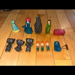 Disney Brave Merida Gift Set Transforming Triplets Mother Bear MagiClip Dress